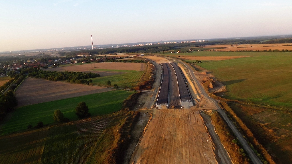 Budują drogę S3 z Legnicy do Lubina. Kolejny raport z lotu ptaka