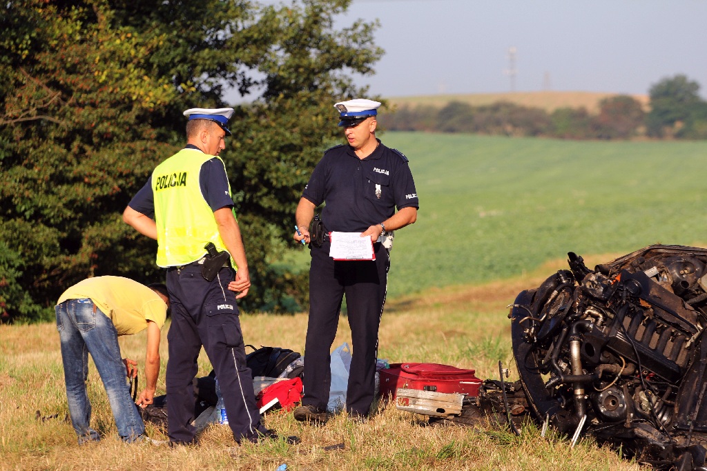 Trzy osoby ranne w wypadku. Na A4 dachował samochód