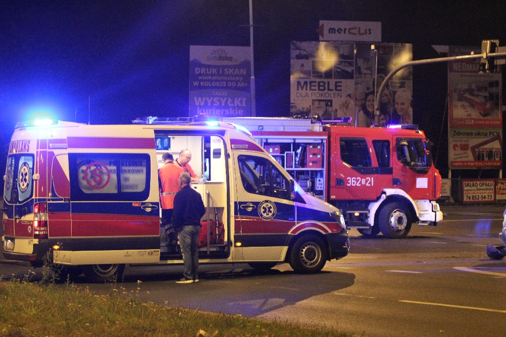 Wypadek opla i volkswagena. Poszkodowani trafili do szpitala