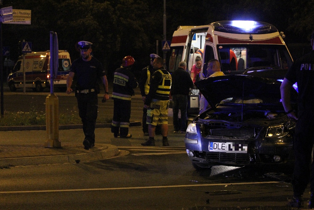 Wypadek opla i volkswagena. Poszkodowani trafili do szpitala