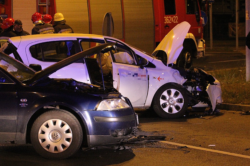 Wypadek opla i volkswagena. Poszkodowani trafili do szpitala