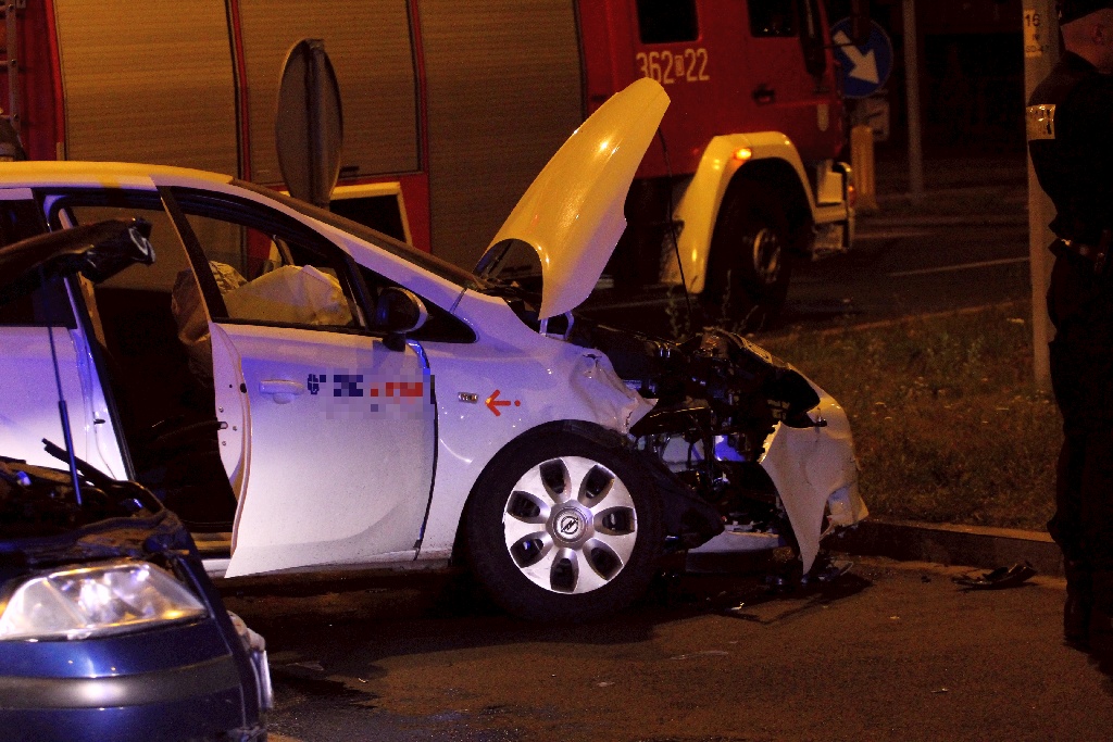 Wypadek opla i volkswagena. Poszkodowani trafili do szpitala