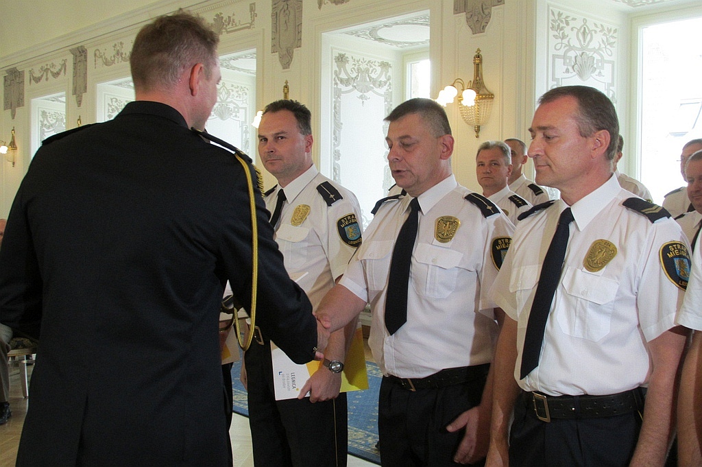 Legniccy strażnicy miejscy świętowali w akademii 25. urodziny