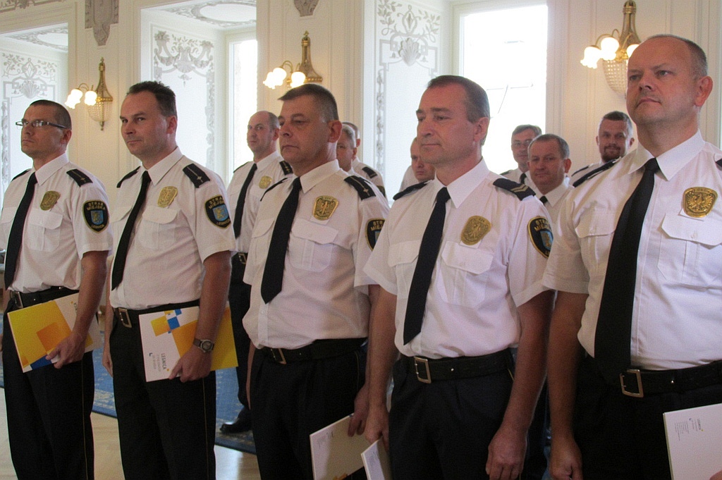 Legniccy strażnicy miejscy świętowali w akademii 25. urodziny