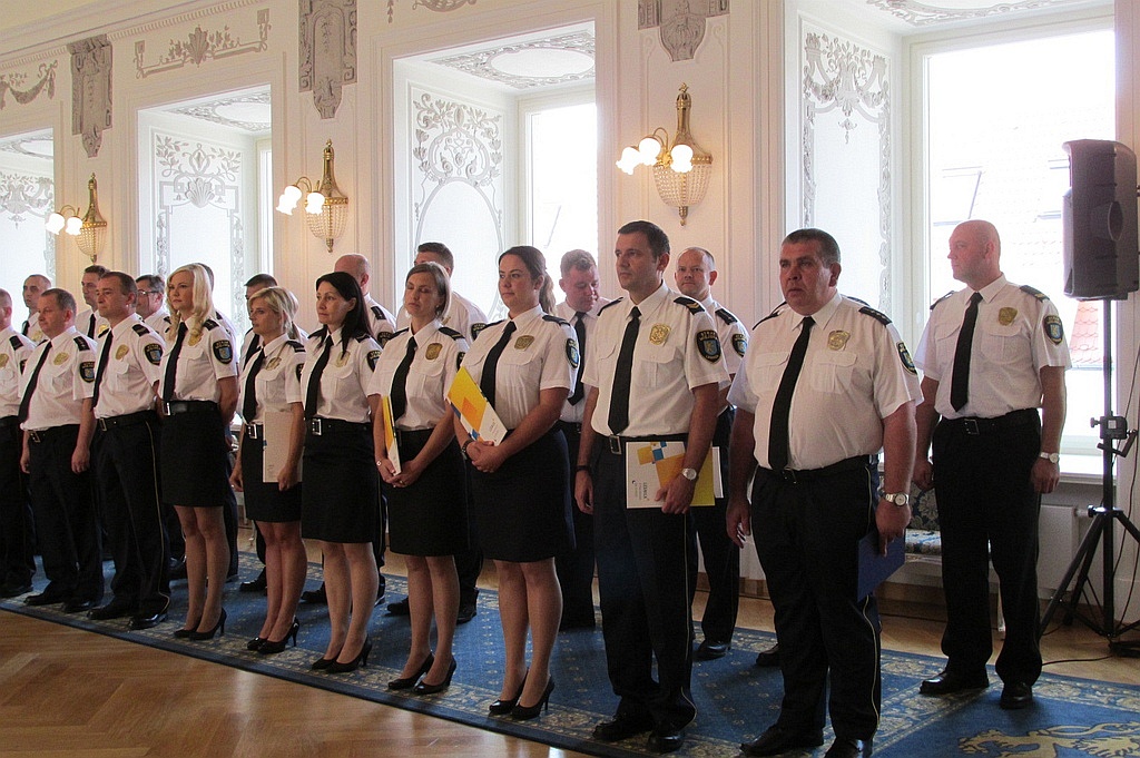 Legniccy strażnicy miejscy świętowali w akademii 25. urodziny