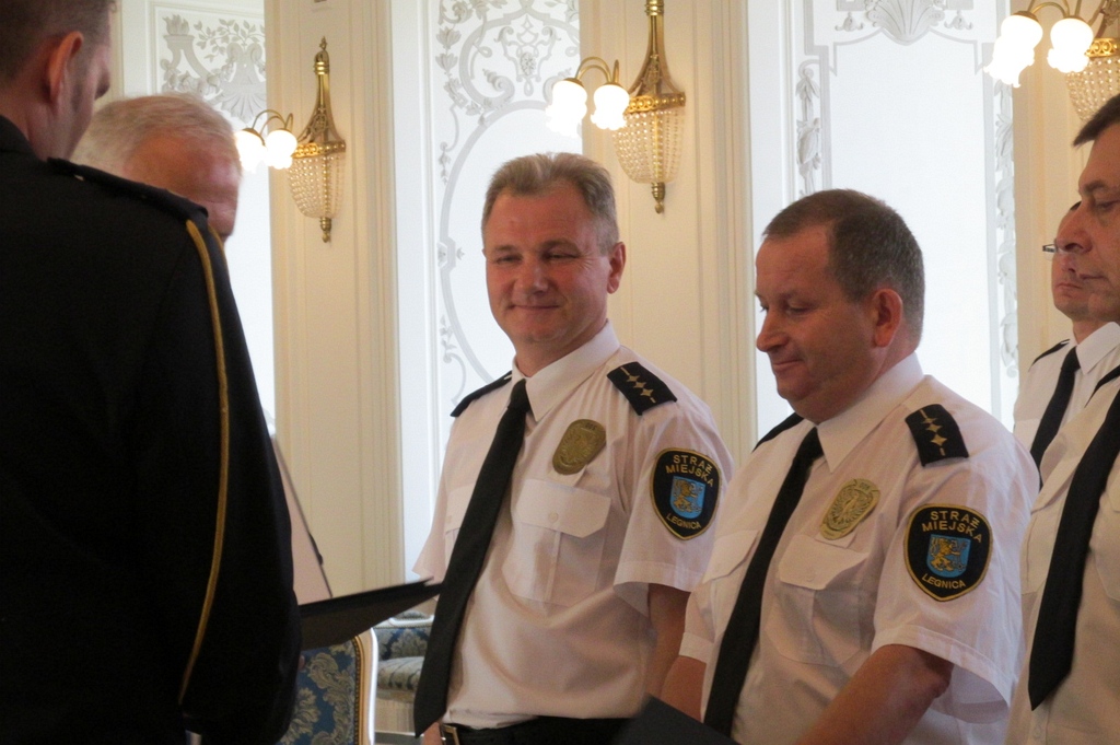 Legniccy strażnicy miejscy świętowali w akademii 25. urodziny