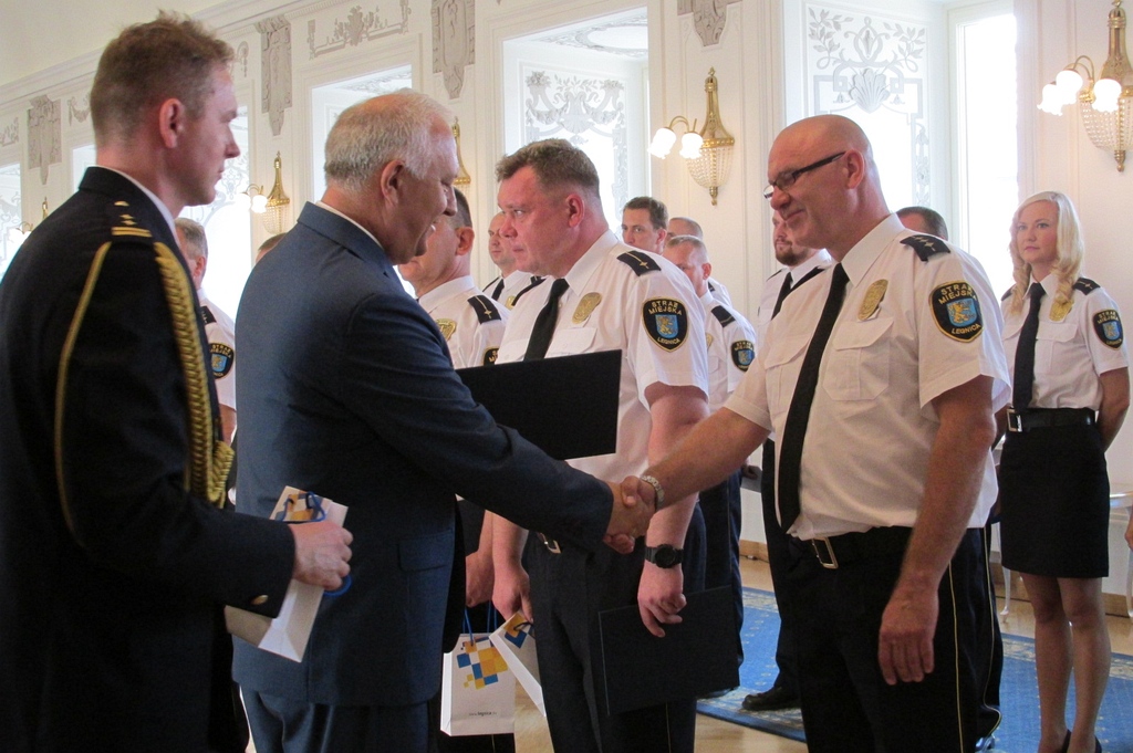 Legniccy strażnicy miejscy świętowali w akademii 25. urodziny