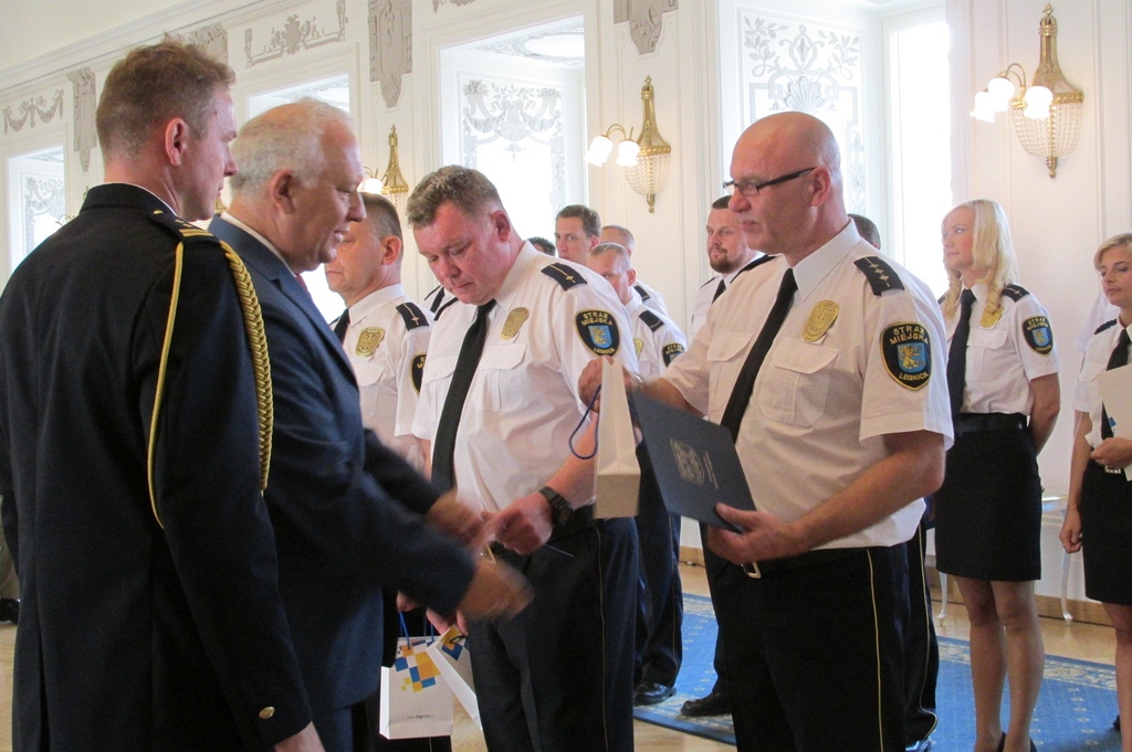 Legniccy strażnicy miejscy świętowali w akademii 25. urodziny