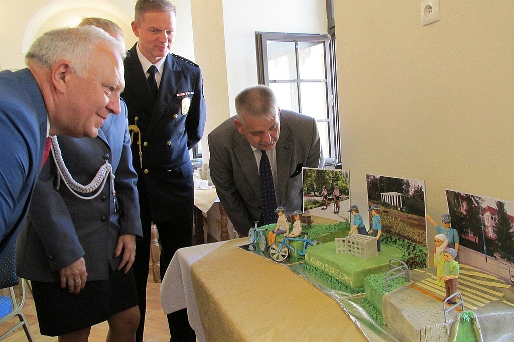 Legniccy strażnicy miejscy świętowali w akademii 25. urodziny