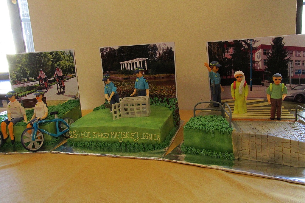 Legniccy strażnicy miejscy świętowali w akademii 25. urodziny