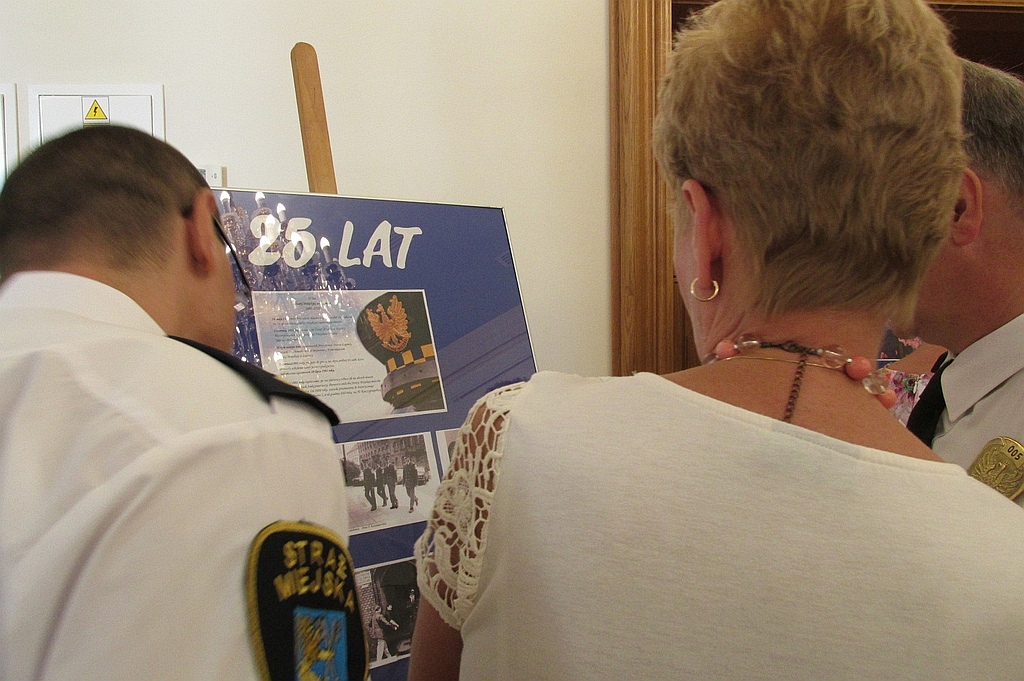 Legniccy strażnicy miejscy świętowali w akademii 25. urodziny