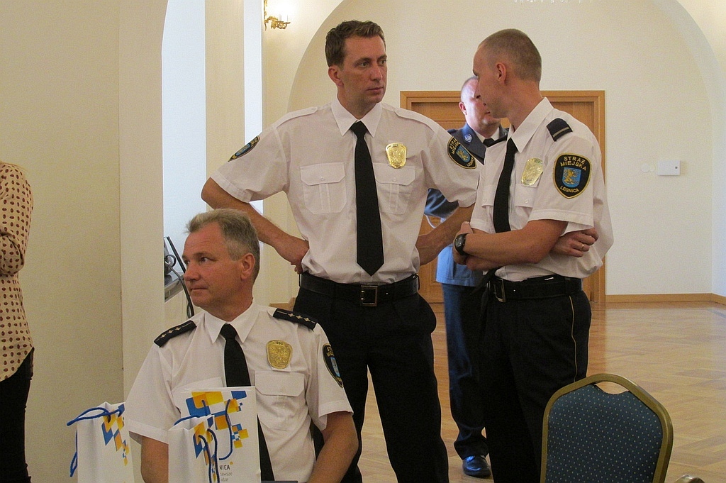 Legniccy strażnicy miejscy świętowali w akademii 25. urodziny