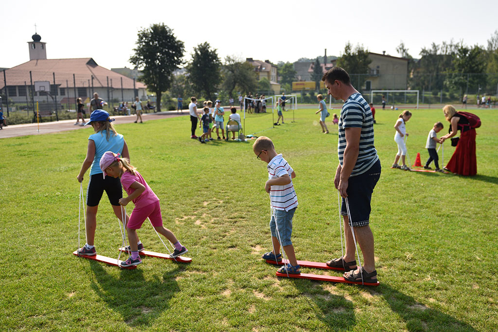 W legnickiej „dziewiątce” odbył się festyn „Postaw na rodzinę”