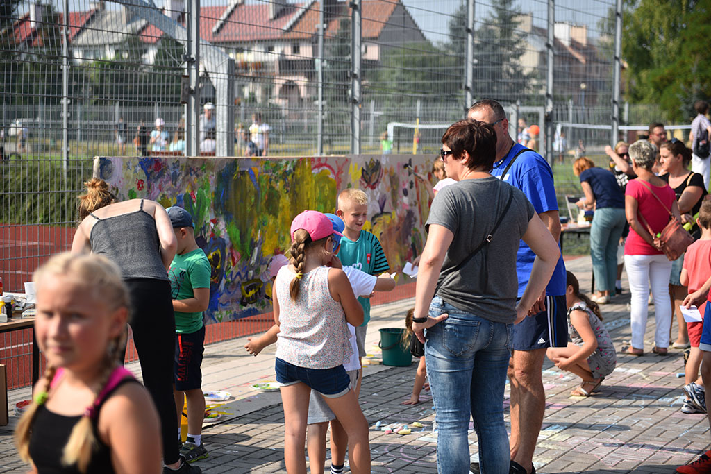 W legnickiej „dziewiątce” odbył się festyn „Postaw na rodzinę”
