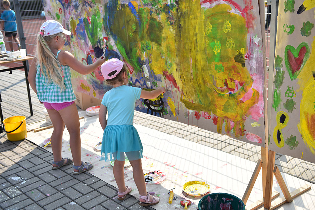 W legnickiej „dziewiątce” odbył się festyn „Postaw na rodzinę”