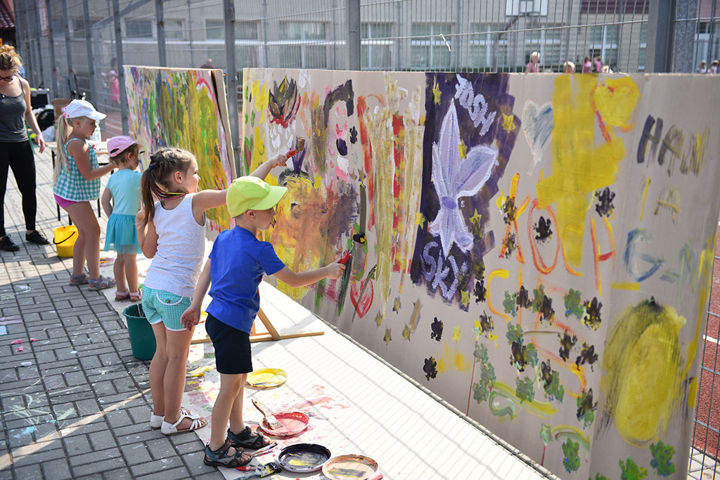 W legnickiej „dziewiątce” odbył się festyn „Postaw na rodzinę”