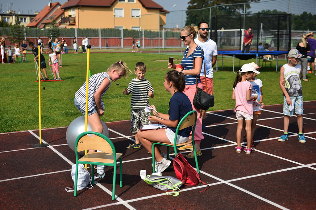 W legnickiej „dziewiątce” odbył się festyn „Postaw na rodzinę”