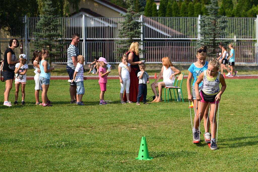 W legnickiej „dziewiątce” odbył się festyn „Postaw na rodzinę”