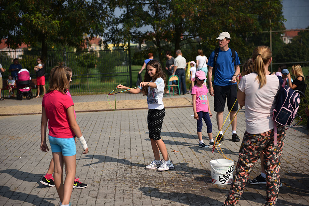 W legnickiej „dziewiątce” odbył się festyn „Postaw na rodzinę”