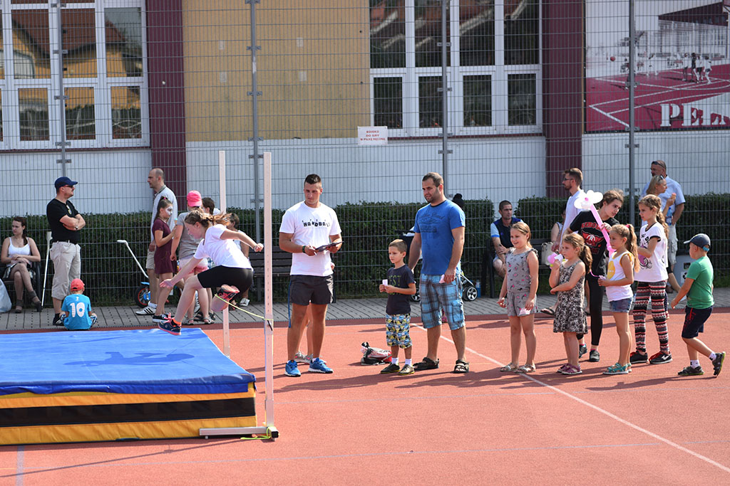 W legnickiej „dziewiątce” odbył się festyn „Postaw na rodzinę”