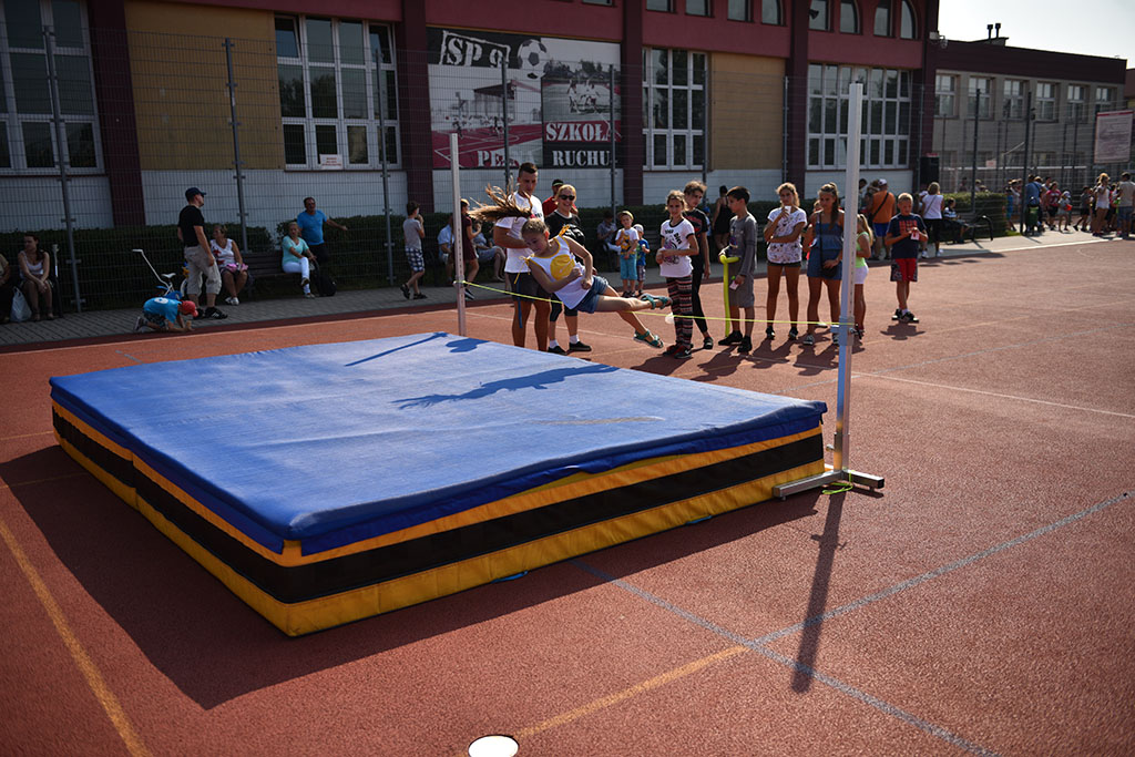 W legnickiej „dziewiątce” odbył się festyn „Postaw na rodzinę”