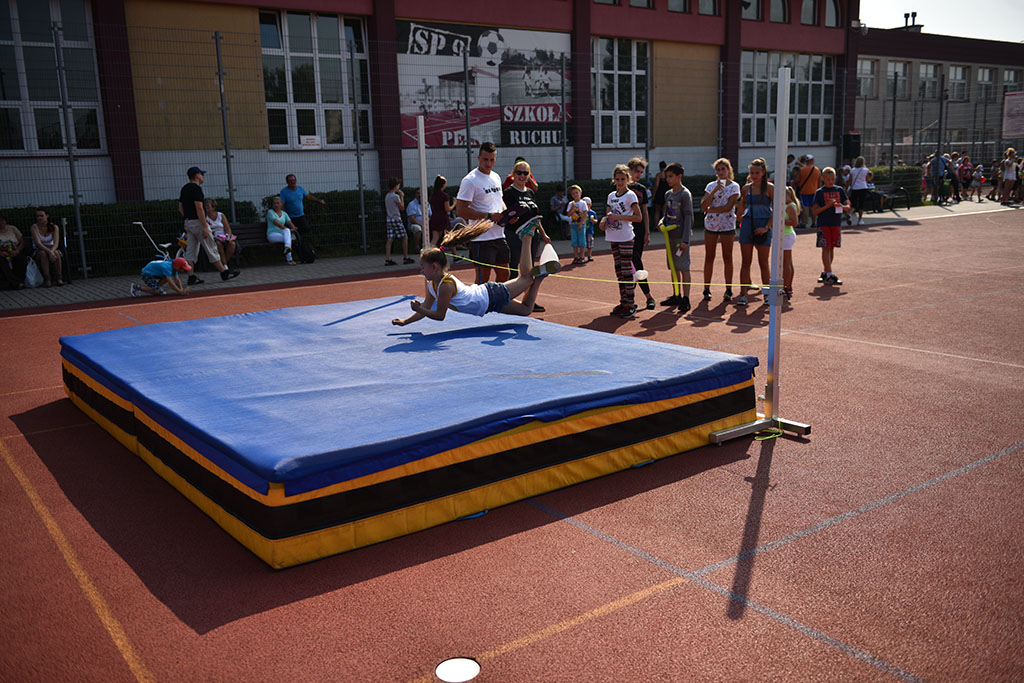 W legnickiej „dziewiątce” odbył się festyn „Postaw na rodzinę”