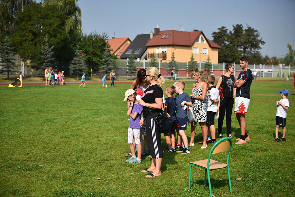 W legnickiej „dziewiątce” odbył się festyn „Postaw na rodzinę”