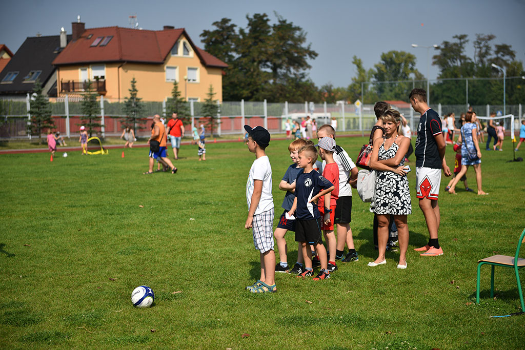 W legnickiej „dziewiątce” odbył się festyn „Postaw na rodzinę”