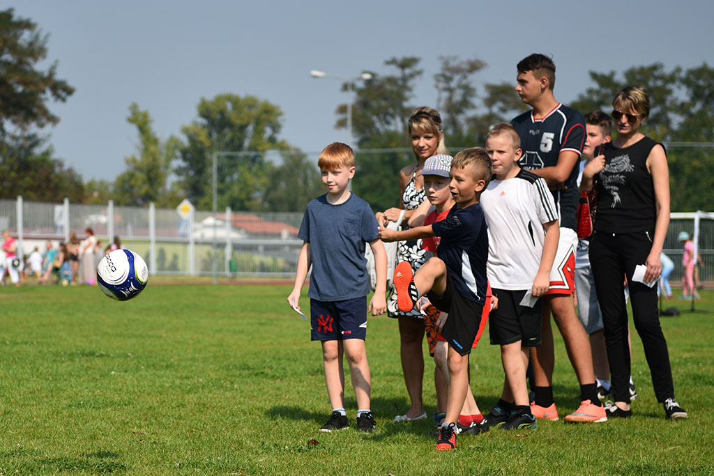 W legnickiej „dziewiątce” odbył się festyn „Postaw na rodzinę”