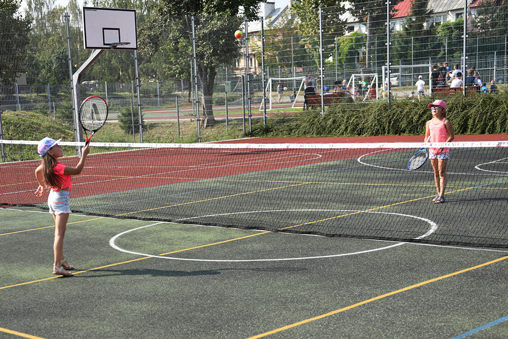 W legnickiej „dziewiątce” odbył się festyn „Postaw na rodzinę”