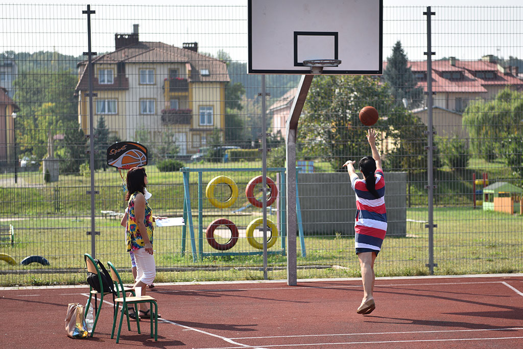 W legnickiej „dziewiątce” odbył się festyn „Postaw na rodzinę”