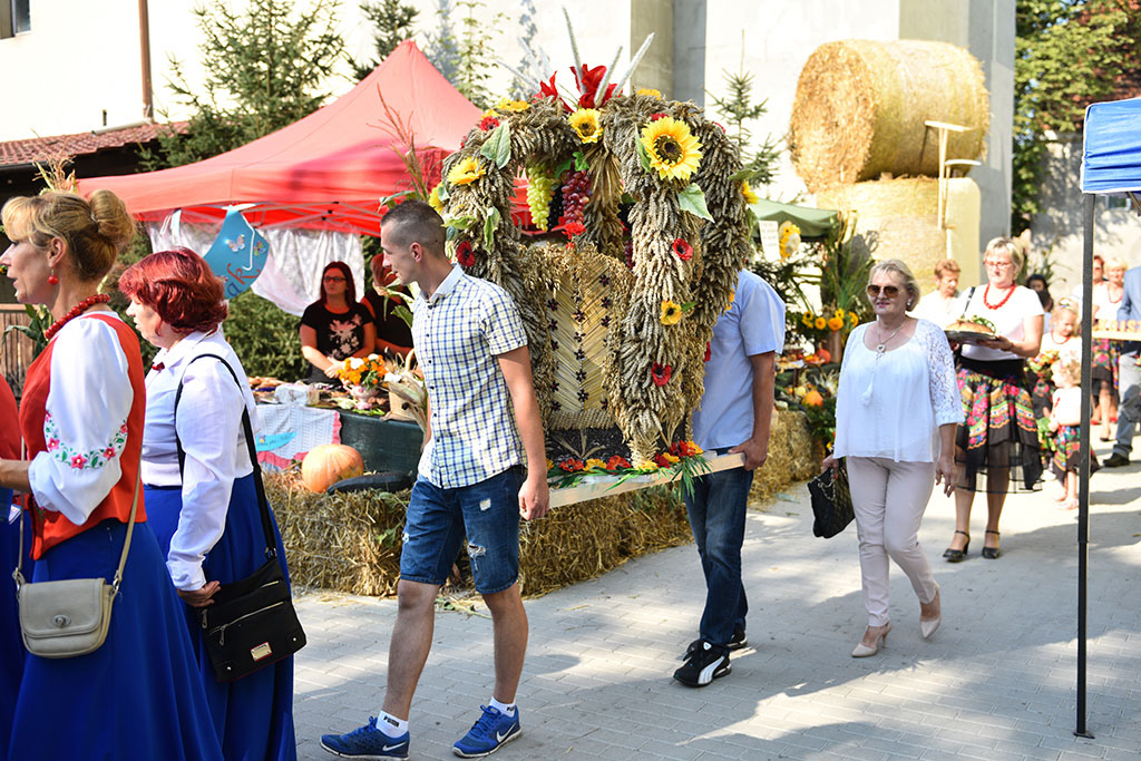 Mieszkańcy gminy Legnickie Pole bawili się na świecie plonów