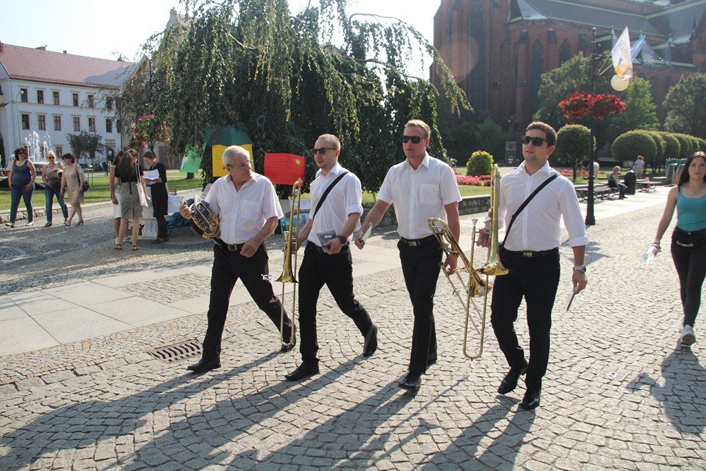 Tłum legniczan bawił się na sobotnich imieninach ulicy NMP