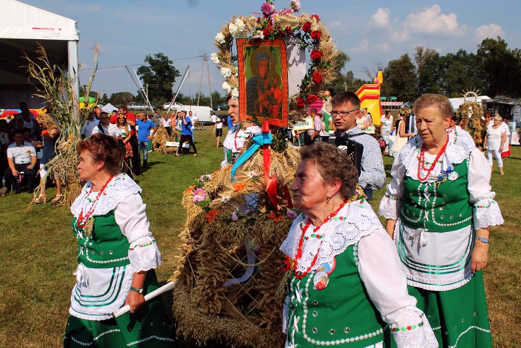 Mieszkańcy gminy Chojnów świętowali na dożynkach gminnych
