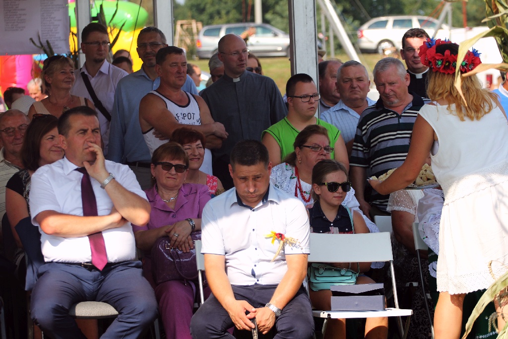 Mieszkańcy gminy Chojnów świętowali na dożynkach gminnych