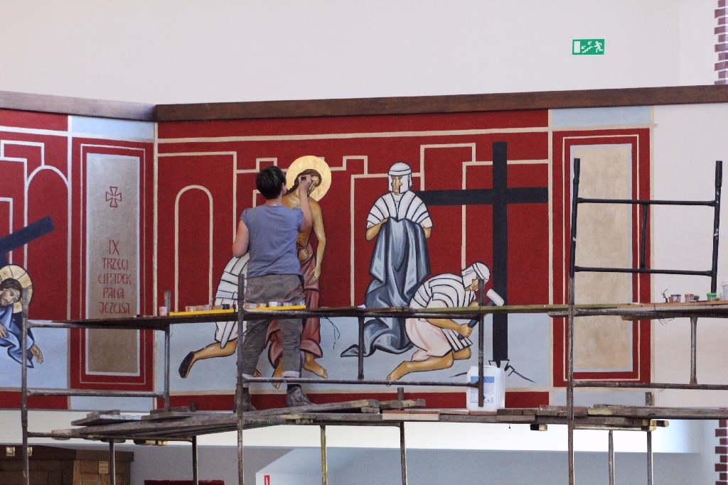 Waszkiewicz kończy malowanie dziesiątej stacji drogi krzyżowej