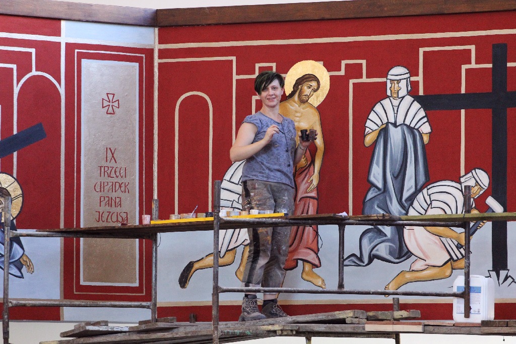 Waszkiewicz kończy malowanie dziesiątej stacji drogi krzyżowej