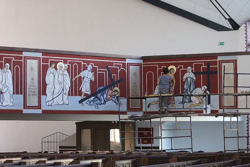 Waszkiewicz kończy malowanie dziesiątej stacji drogi krzyżowej