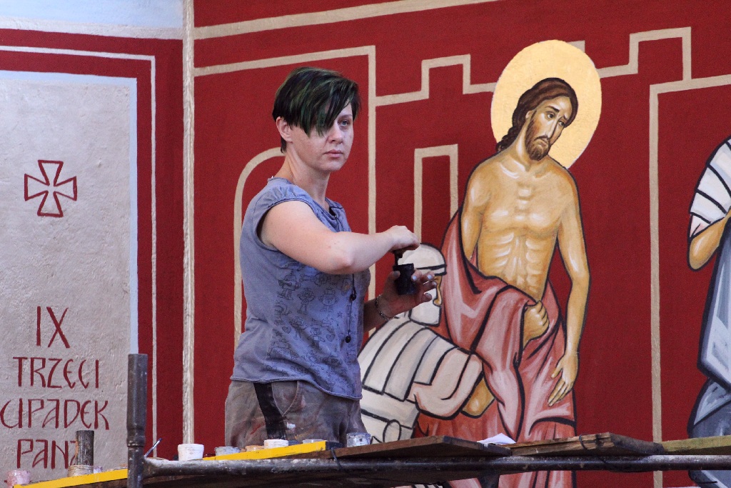 Waszkiewicz kończy malowanie dziesiątej stacji drogi krzyżowej