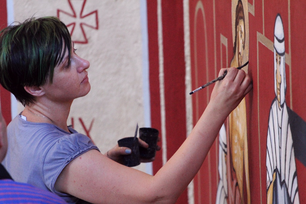 Waszkiewicz kończy malowanie dziesiątej stacji drogi krzyżowej