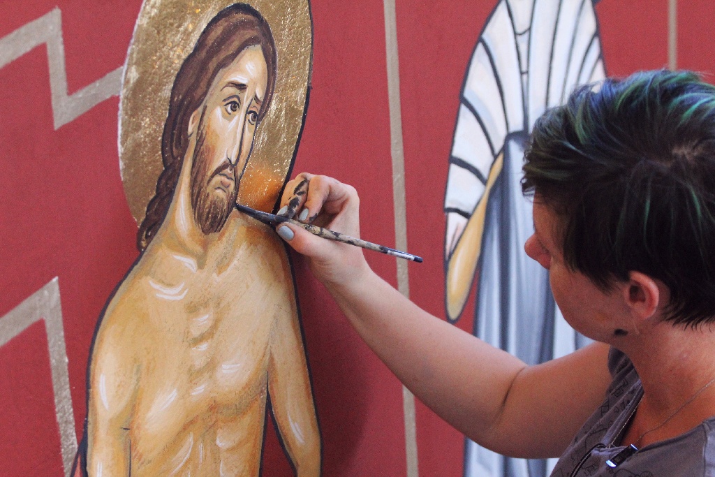 Waszkiewicz kończy malowanie dziesiątej stacji drogi krzyżowej