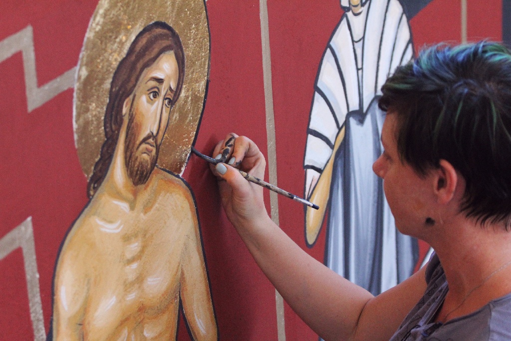 Waszkiewicz kończy malowanie dziesiątej stacji drogi krzyżowej