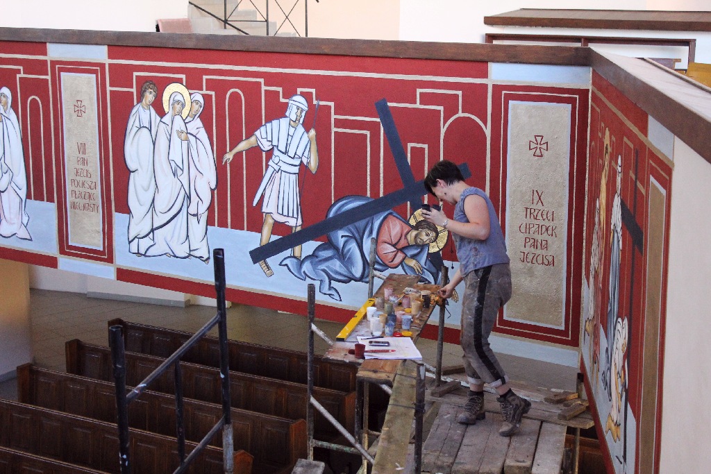 Waszkiewicz kończy malowanie dziesiątej stacji drogi krzyżowej