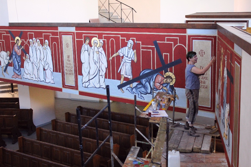 Waszkiewicz kończy malowanie dziesiątej stacji drogi krzyżowej