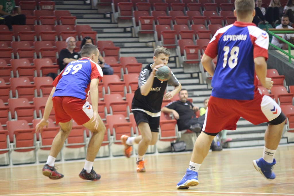 W sześciu legnickich halach trwa rywalizacja w Lion Cup 2016