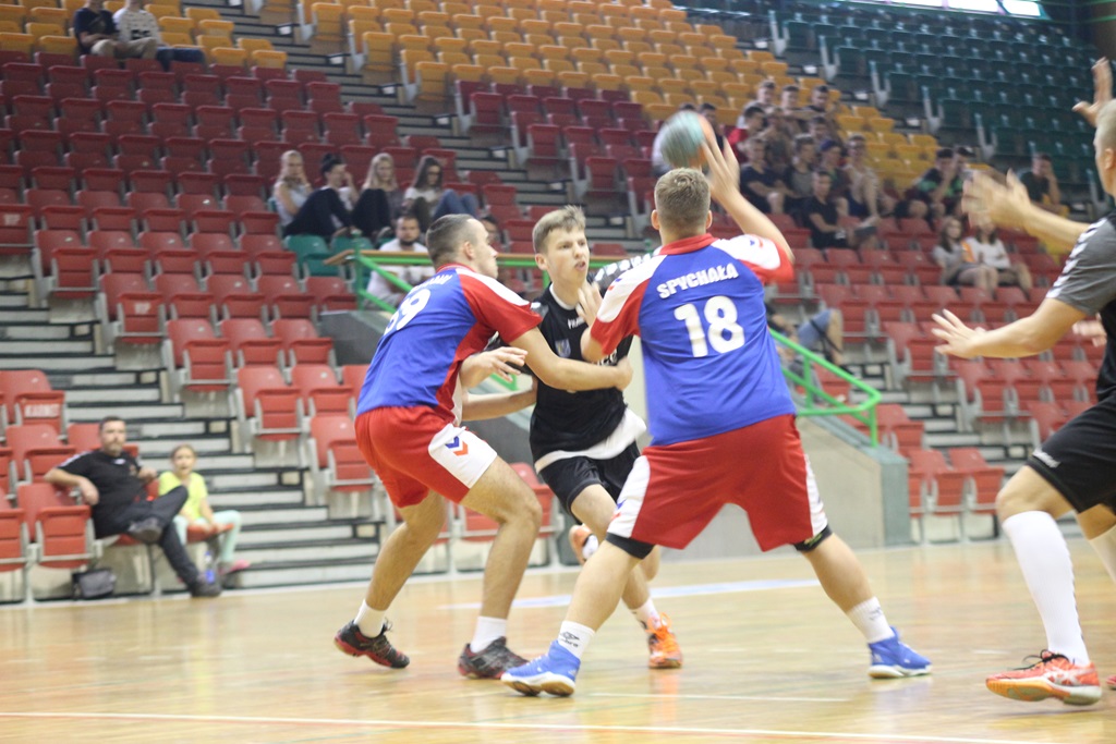 W sześciu legnickich halach trwa rywalizacja w Lion Cup 2016