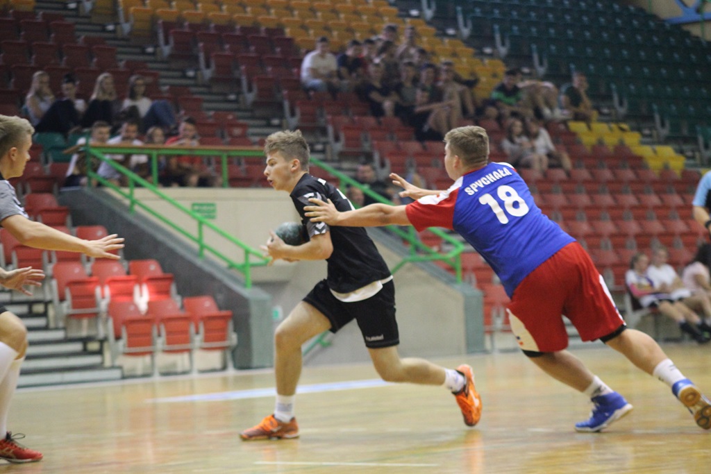 W sześciu legnickich halach trwa rywalizacja w Lion Cup 2016