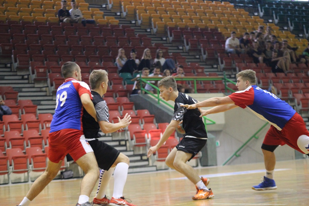 W sześciu legnickich halach trwa rywalizacja w Lion Cup 2016