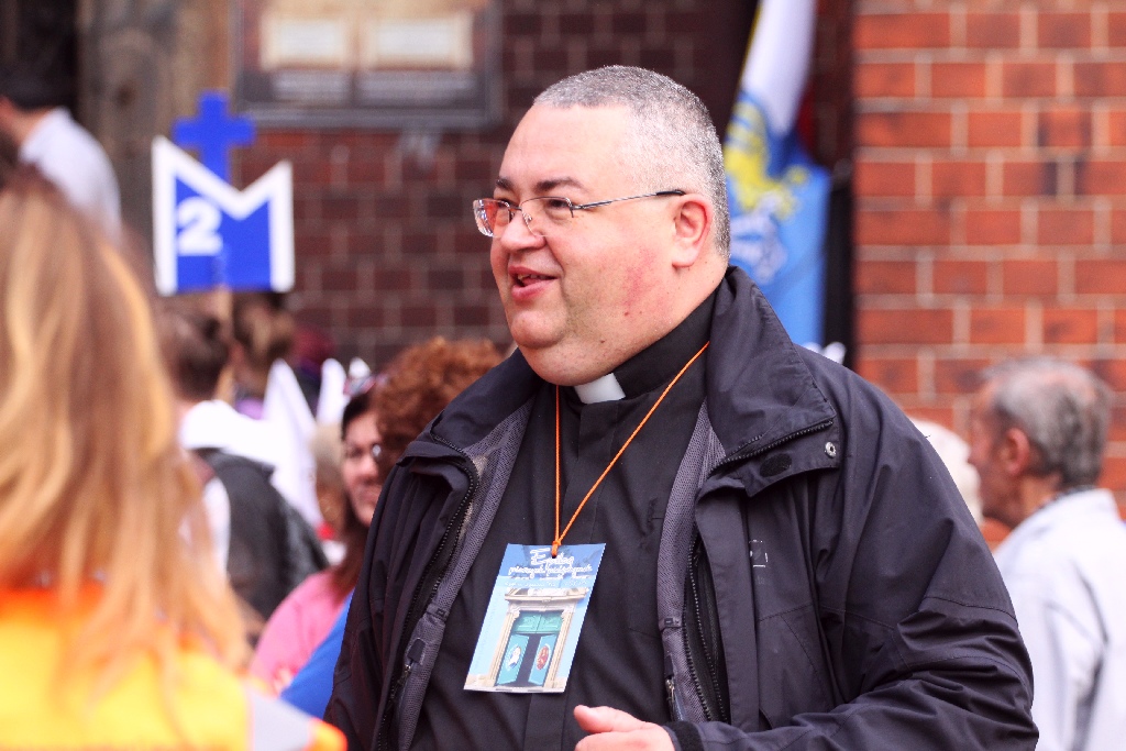 Blisko trzysta osób wyruszyło z Legnicy do Legnickiego Pola
