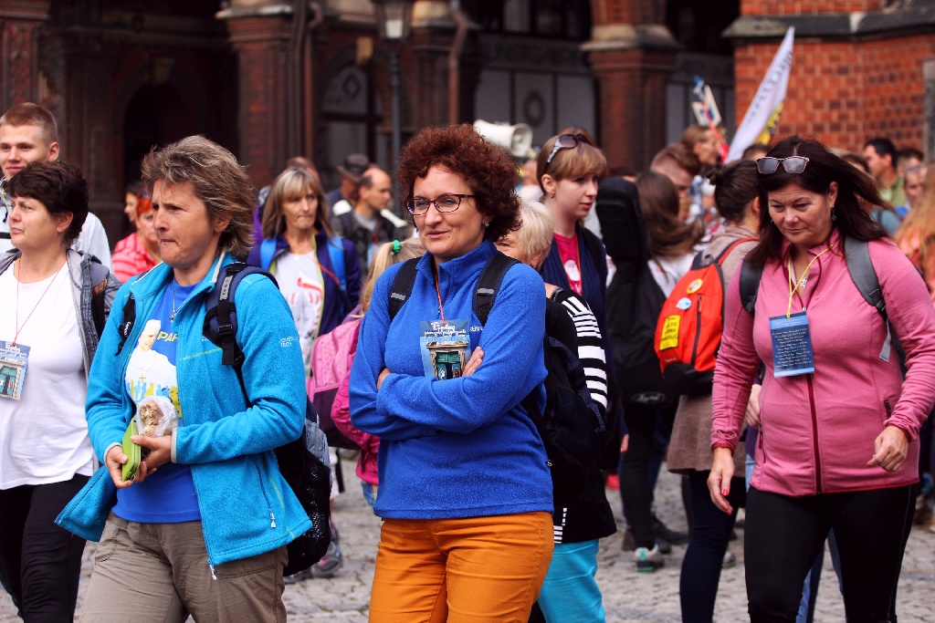 Blisko trzysta osób wyruszyło z Legnicy do Legnickiego Pola
